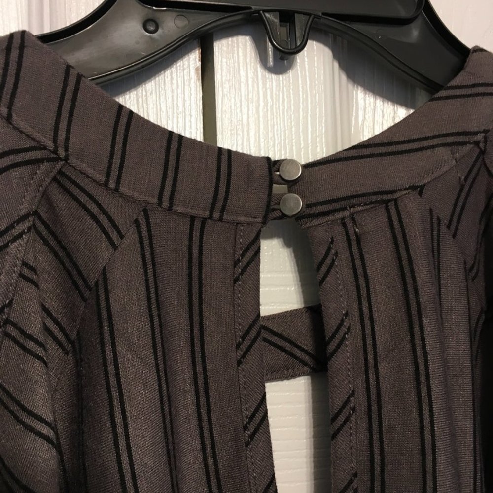 Maurices Cold Shoulder Top - Picture 4 of 6
